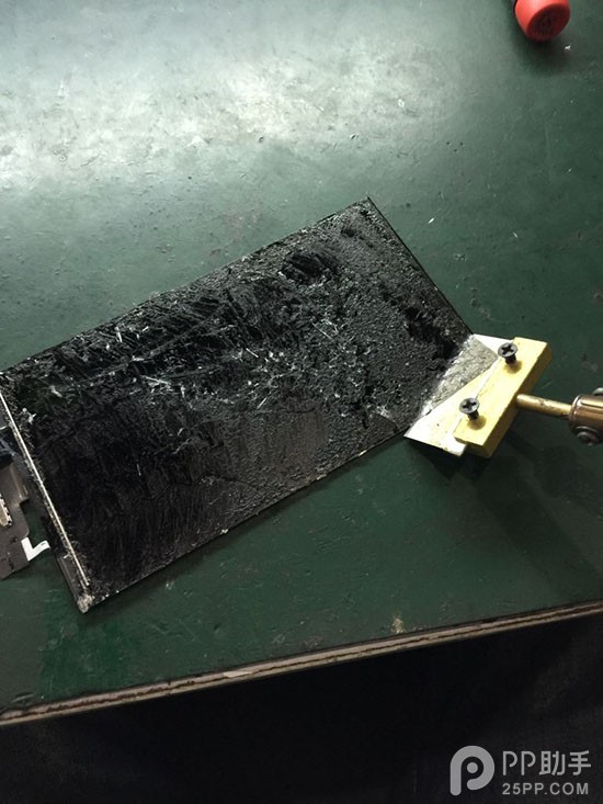 iPhone6 Plus屏幕碎了不用怕 手把手教你维修7