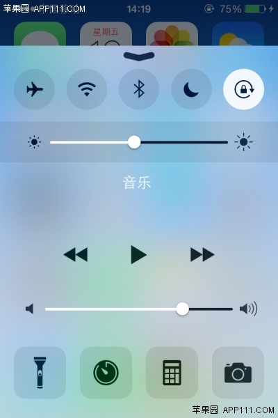 iOS8控制中心调节背景亮度1