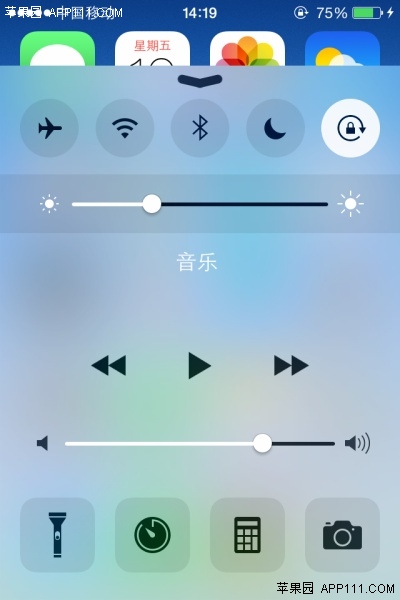 iOS8控制中心调节背景亮度2