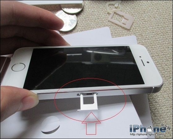 iPhone5S怎么安装sim卡？3