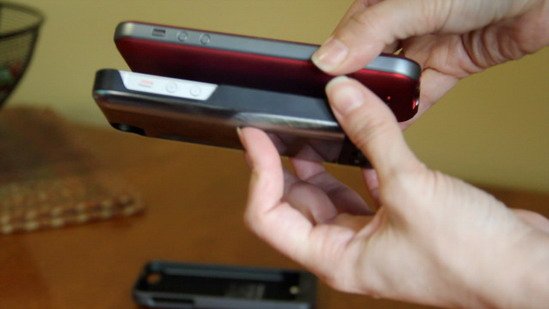 【酷玩配件】三款iPhone 5电池保护壳对比5