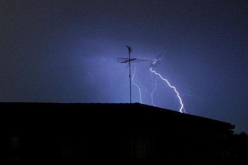 雷雨天抓拍闪电的拍摄技巧6