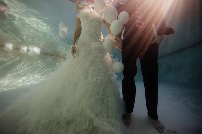 拍摄浪漫水中婚纱前需要告知新人的相关事项3