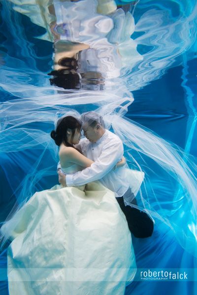 拍摄浪漫水中婚纱前需要告知新人的相关事项7