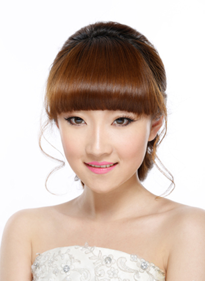 齐刘海新娘发型扎法步骤1