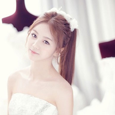 韩国女星示范甜美新娘发型1
