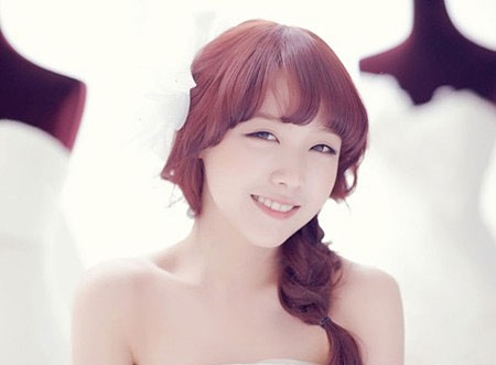 韩国女星示范甜美新娘发型3
