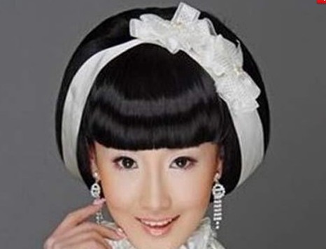 唯美的新娘齐刘海发型1