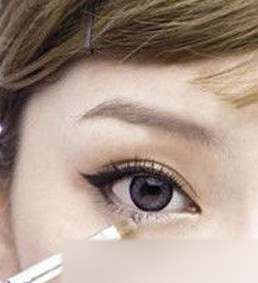 新手化妆教程之眼线的画法6