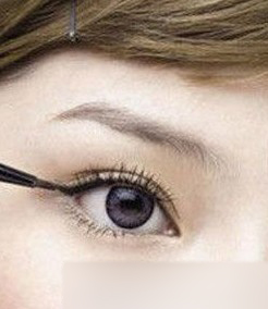 新手化妆教程之眼线的画法2
