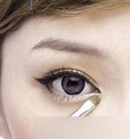 新手化妆教程之眼线的画法5