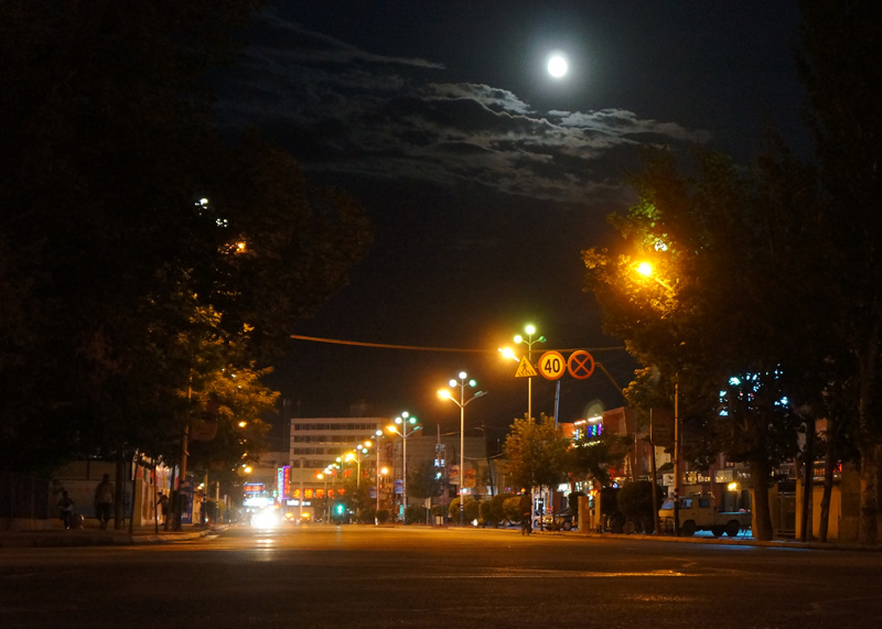 PS给偏暗街道夜景调出漂亮的HDR夜景效果教程2