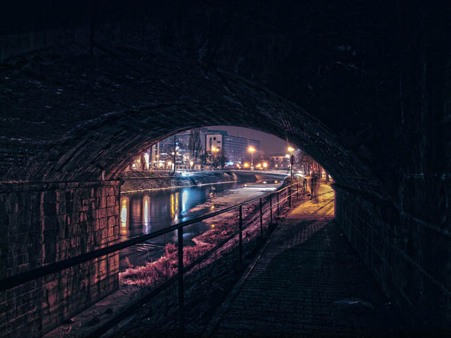 PS合成桥在洞中欣赏夜景的孤独美女技巧4