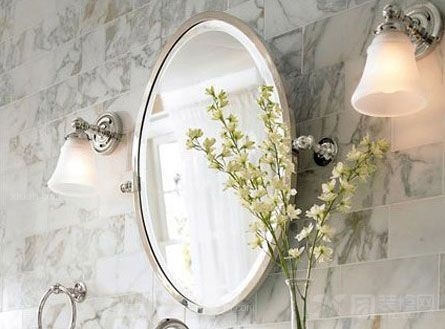 浴室镜前灯清洁和保养的方法1