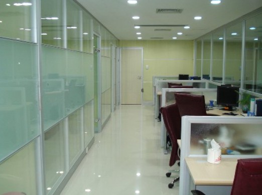 2012最新办公室隔断装修3