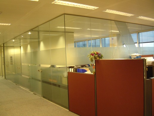 2012最新办公室隔断装修2