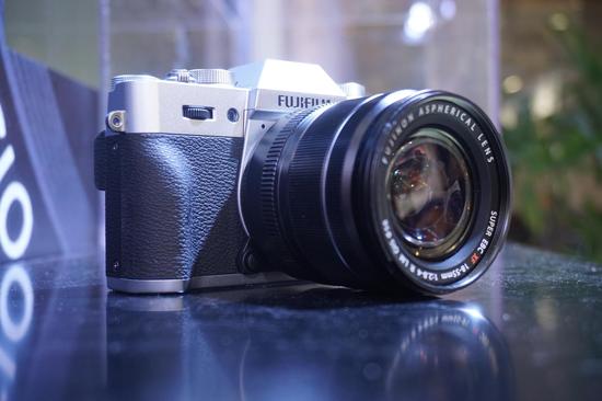 富士发布复古微单相机X-T102
