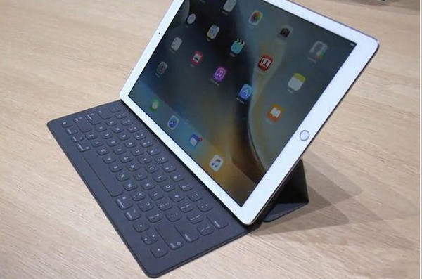 iPad Pro可以插扩展卡吗？1