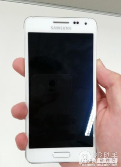 三星S5与iPhone5混合体 Galaxy Alpha智能真机图曝光5