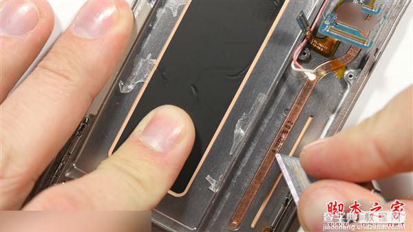 三星Galaxy S7 Edge做工怎么样？ 三星Galaxy S7 Edge拆机图解评测全过程5