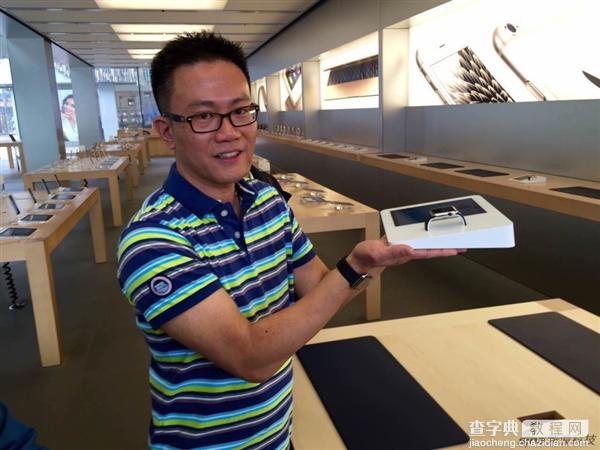 Apple Watch今日下午3点01分后开始预购开卖！美女店员帮你试戴11