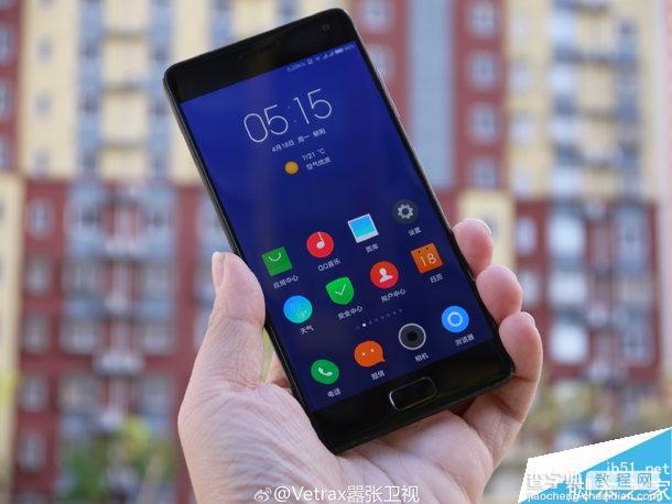 联想ZUK Z2Pro真机上手图赏 双面3D玻璃设计颜值超高1