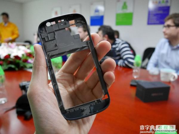 YotaPhone2手机制作过程图频赏析15