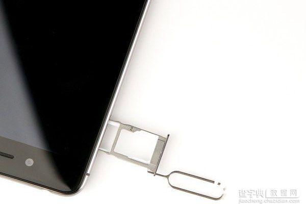 nubia Z11 mini后盖怎么打开？努比亚Z11 mini手机后盖拆解图文教程4