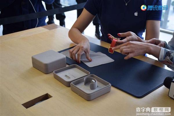 妹子亲自试戴！12万的顶配版Apple Watch就长这样(组图欣赏)8