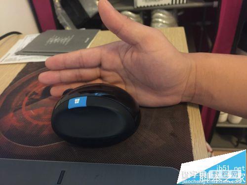 微软Sculpt Ergonomic Mouse大鼠标该怎么使用?19