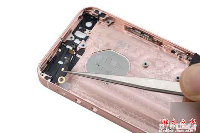 iphone SE做工怎么样？苹果iphone SE拆机全过程图文详解39