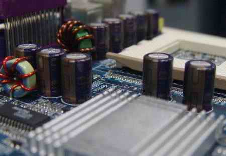 如何计算CPU供电所需要的电容数量？2