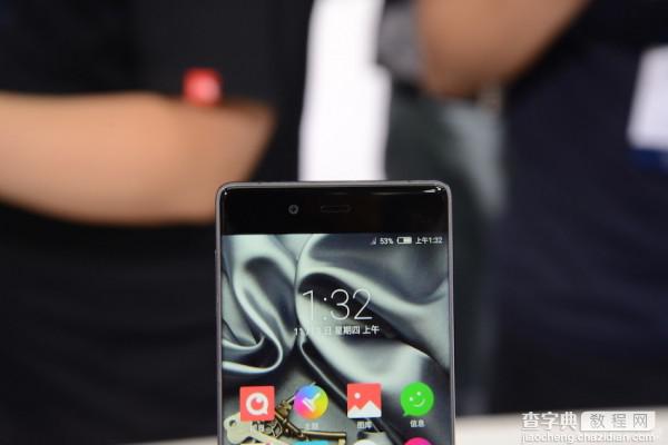 nubia Z9无边框手机发布会现场上手试玩5