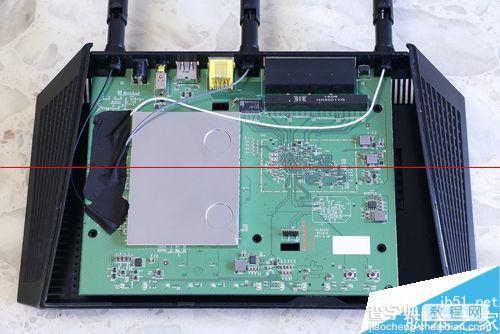 网件R6400路由器怎么样？R6400拆解与内部结构评测1