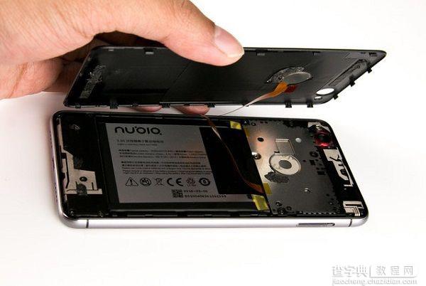 nubia Z11 mini后盖怎么打开？努比亚Z11 mini手机后盖拆解图文教程7