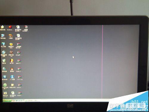 电脑显示器屏幕中间有一条白线该怎么解决?1