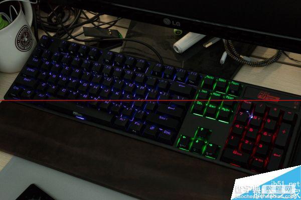 RK发布全球首款RGB灯效+静电容  RK RC930 87键三色键盘评测27