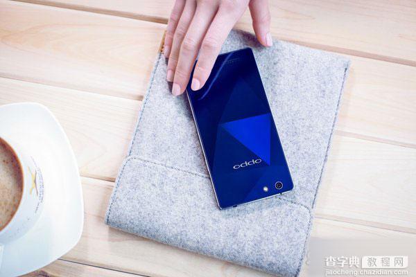 OPPO R1C官方高清图集欣赏 钻石镜面后盖设计15