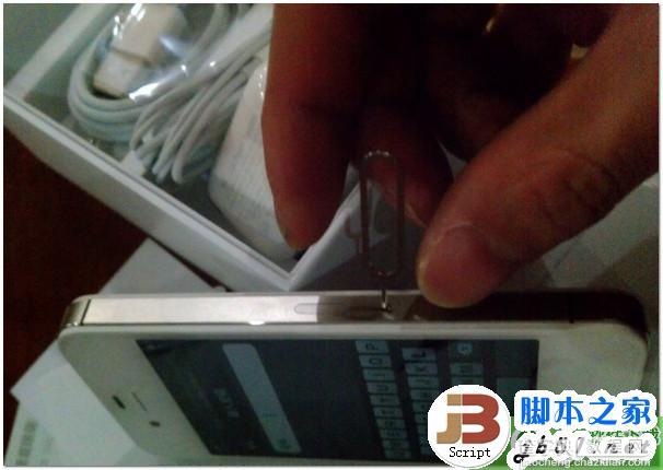 iphone4s如何安装SIM卡？iphone4s手机卡安装图文讲解2