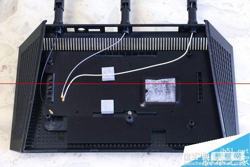 网件R6400路由器怎么样？R6400拆解与内部结构评测2