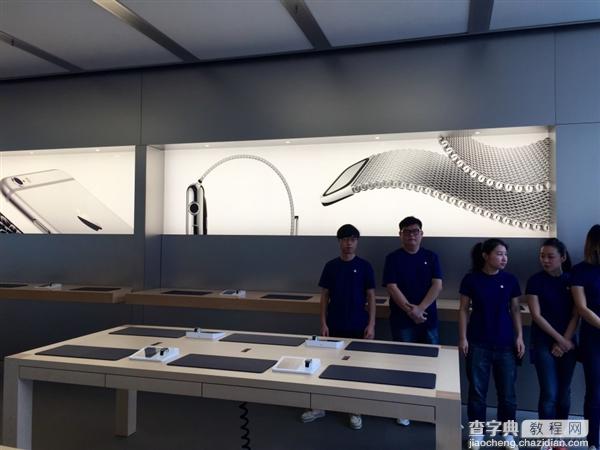 Apple Watch今日下午3点01分后开始预购开卖！美女店员帮你试戴5