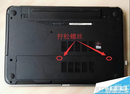[图解]戴尔灵越15R 5537怎么更换加装固态硬盘?1