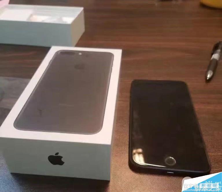 亮黑版iPhone7到货 iPhone7盒子黑色开箱图5