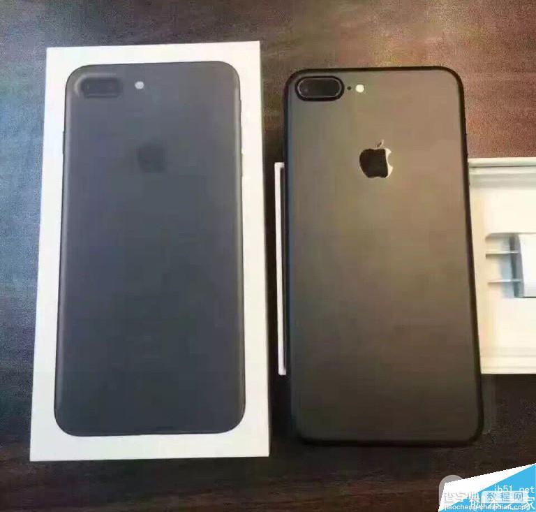 亮黑版iPhone7到货 iPhone7盒子黑色开箱图6