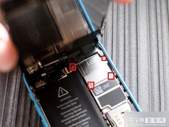 iphone5c屏幕碎了怎么办?几分钟为iPhone5c换上新屏幕教程5