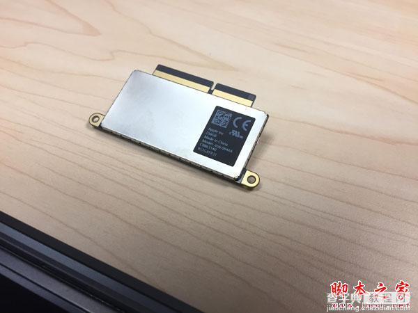 苹果13英寸全新MacBook Pro拆机图文详解教程 SSD可更换5