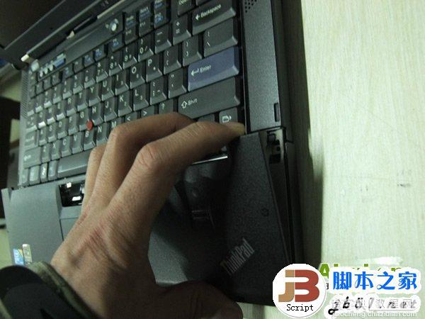 ThinkPad T400 笔记本详细拆机过程 清理风扇(图文教程)2