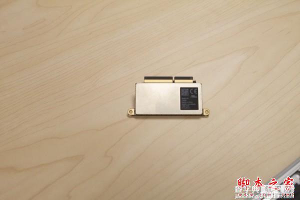 苹果13英寸全新MacBook Pro拆机图文详解教程 SSD可更换14