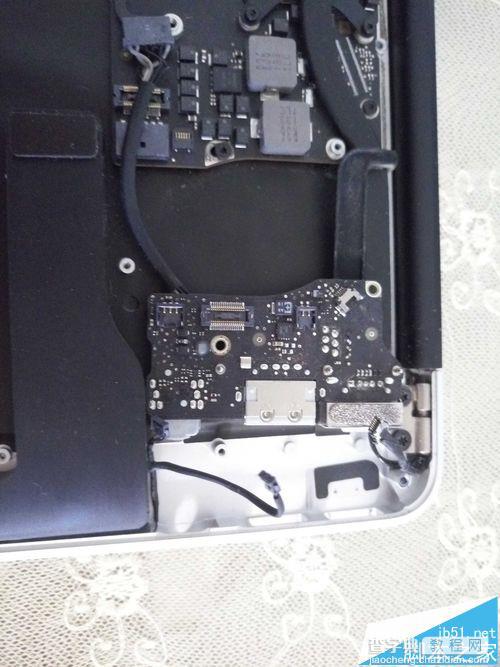 macbook air笔记本怎么拆机更换键盘?12