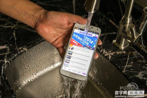 三星GALAXY S5暴力防水及耐用性能测试不惧洗衣机3